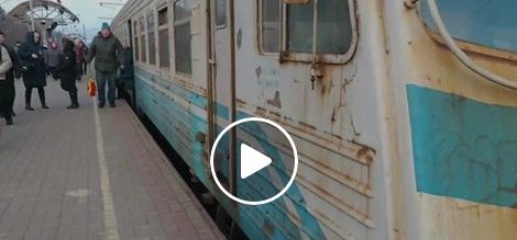 В Сеть попали фотографии ужасного состояния киевской электрички (видео)