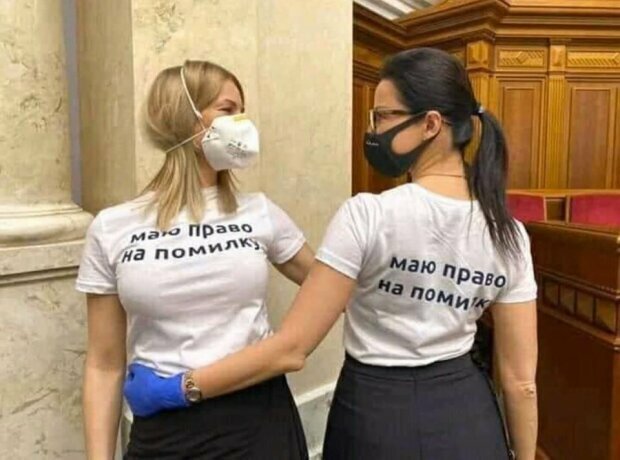 В сети жестоко высмеяли слуг народа меткими фотожабами