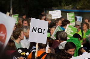 Жители 5 штатов протестуют против изоляции дома