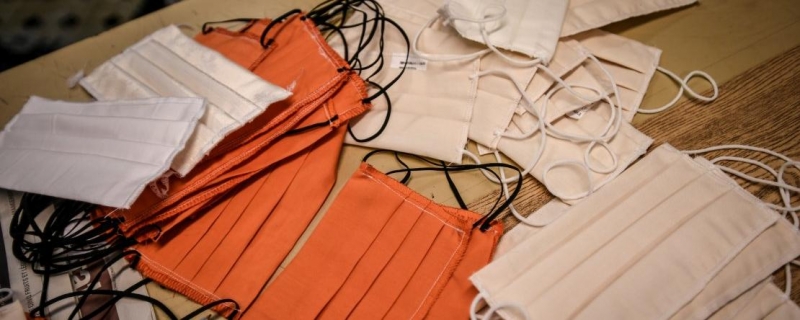 Les entreprises françaises se retrouvent avec des masques sur les bras