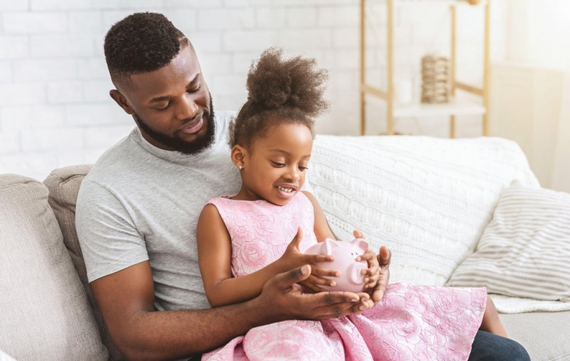 5 ways parents can support their children to save up for Christmas