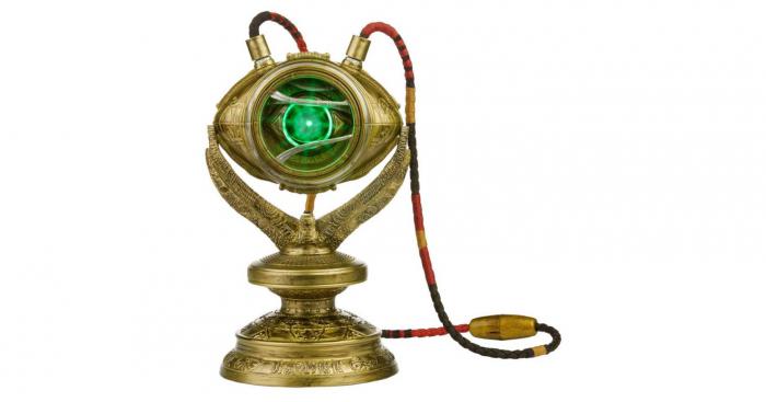 Doctor Strange: the interactive 1/1 scale replica of the &oelig ;il d’Agamotto is superb